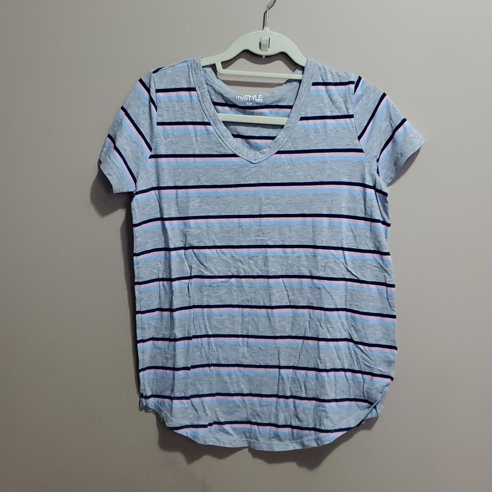 My style short sleeve v neck striped tshirt size small